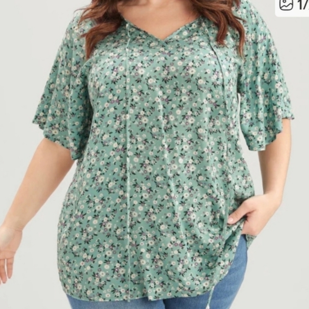 BloomChic Mint Floral Short Sleeve Blouse